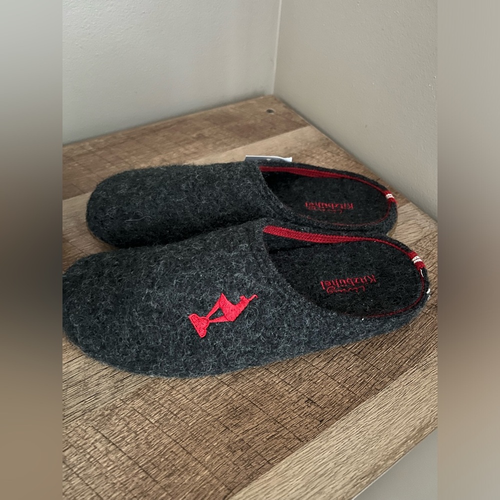 NEW IN BOX Living Kitzbuhel slip ons